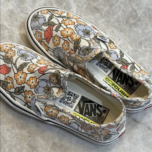 Like New!!! Vans Floral Slip-On Sneakers • Size 5 - Picture 2 of 6